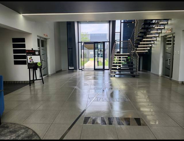 159M² OFFICE TO LET IN HALFWAY GARDENS